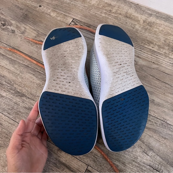 Women’s All Birds Tree Runner 1 Geyser (Light Blue Sole) Size- W7 - Picture 10 of 12